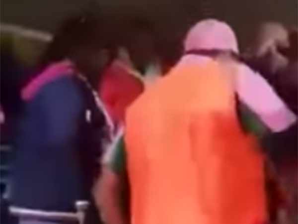 குழந்தையைத் தாக்கினாரா