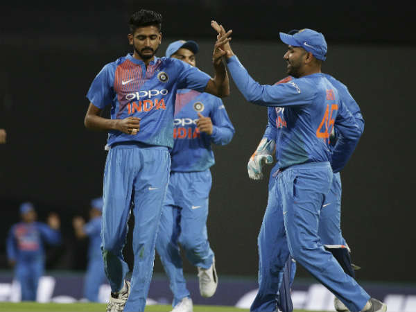 இலங்கையில் தொடங்கிய பயணம்