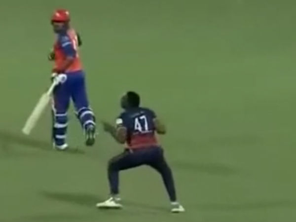 பிராவோ செம பந்துவீச்சு