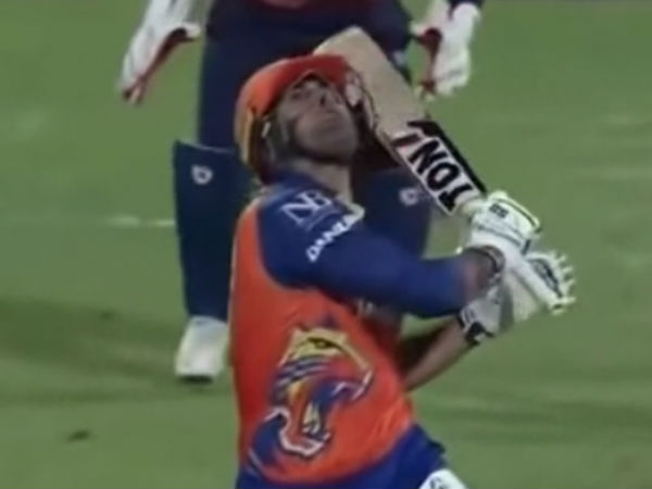 நபி பேட்டிங் செய்தார்