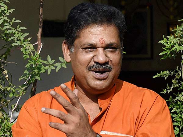 கீர்த்தி ஆசாத்