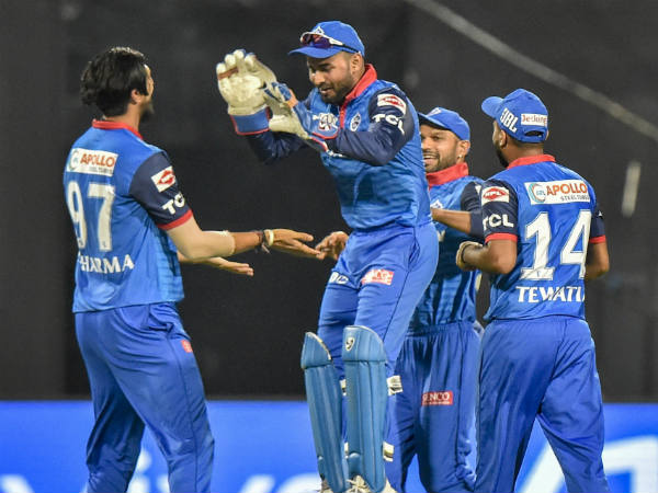 6 ஓவர்களில் விக்கெட்டுகள்