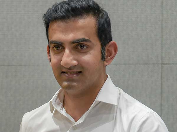 மக்களையும் சீண்டினார்
