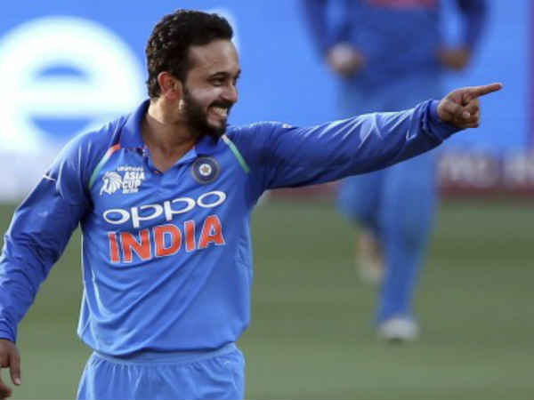கேதார் ஜாதவ் பேட்டிங்