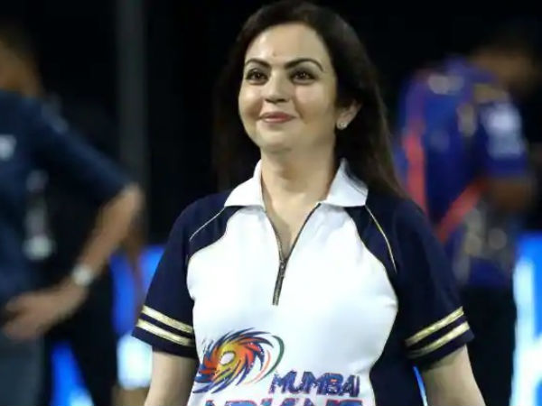 நெட்டிசன்கள் கேலி