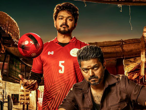 கையில் கால்பந்து