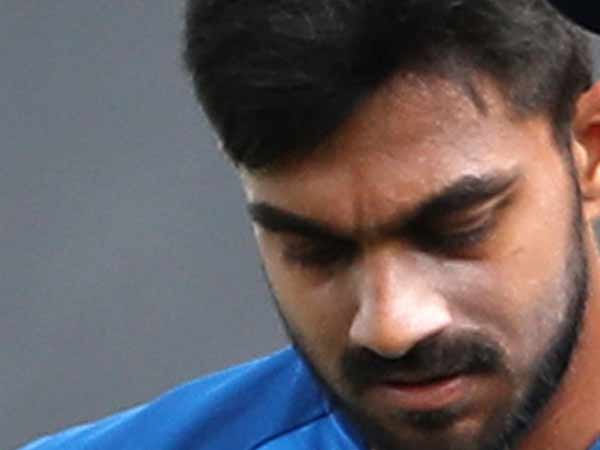 தோனி அவுட்