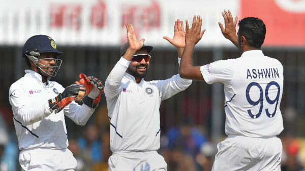 251 டெஸ்ட் விக்கெட்கள்