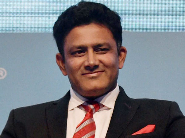 அனில் கும்ப்ளே வந்தார்