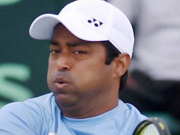 அணியினருடன் பயணித்து ஆட்டம்