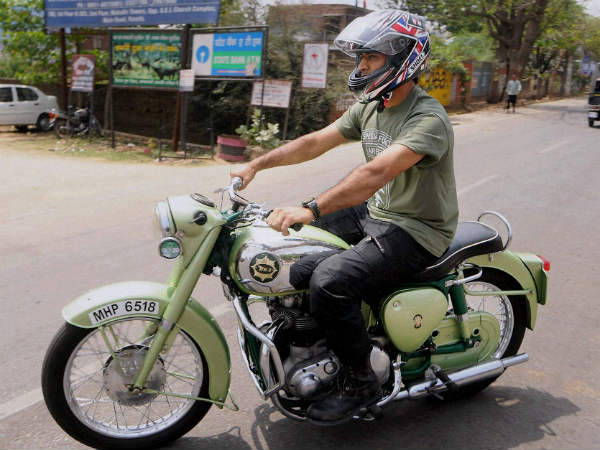 கிரிக்கெட்டிலிருந்து விலகல்