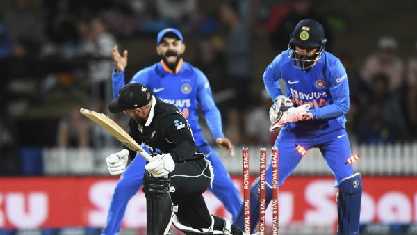 ஆறாவது பந்துவீச்சாளர் எங்கே?