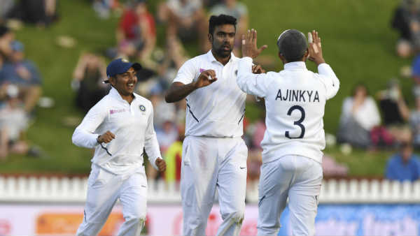 அஸ்வின் 3 விக்கெட்கள்