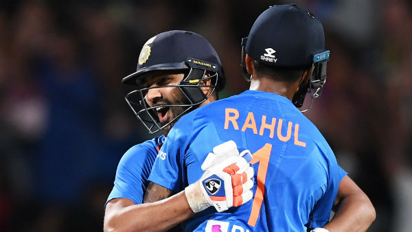 ரோகித் சர்மாவும் கீழிறங்கினார்