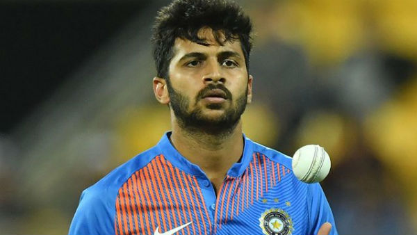 வாரி இறைத்த தாக்குர்