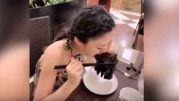 சீன மக்களை வெளுத்தார்