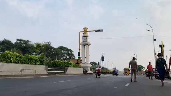 வெறிச்சோடிய சாலைகள்