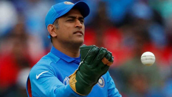 சர்வதேச போட்டிகளில் பங்கேற்காத தோனி
