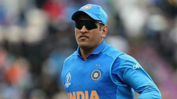 தோனி தலைமையில் இந்திய அணி