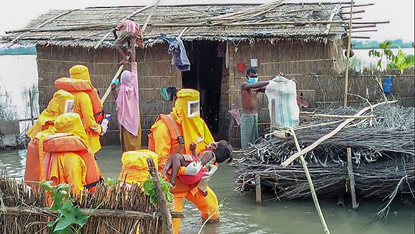 வெள்ளத்தில் ஏராளமானோர் பாதிப்பு
