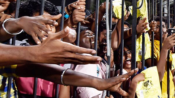 30 முதல் 50 சதவிகித ரசிகர்கள்