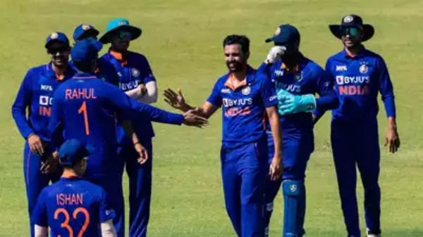 அபார பந்துவீச்சு