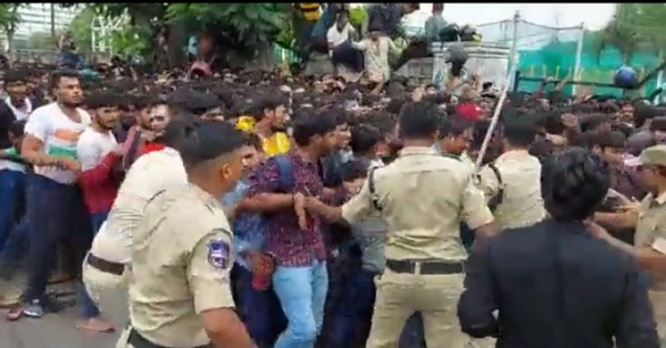 தடியடி எப்படி நடந்தது