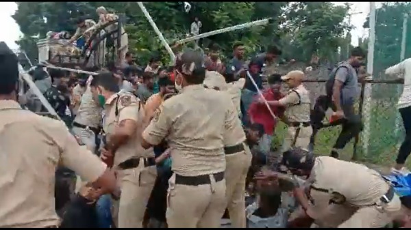 ஐதராபாத் தடியடி